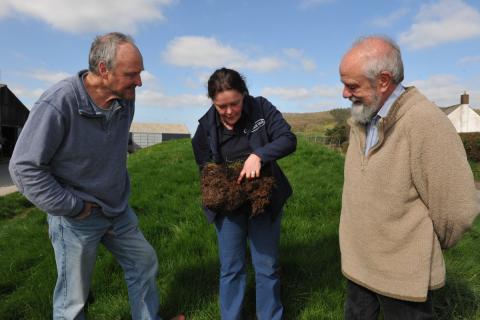 dr elizabeth stockdale with farmers richard horder and david bodsworth 1 0