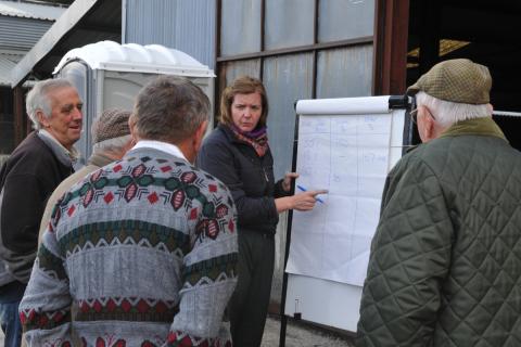 liz genever with farmers