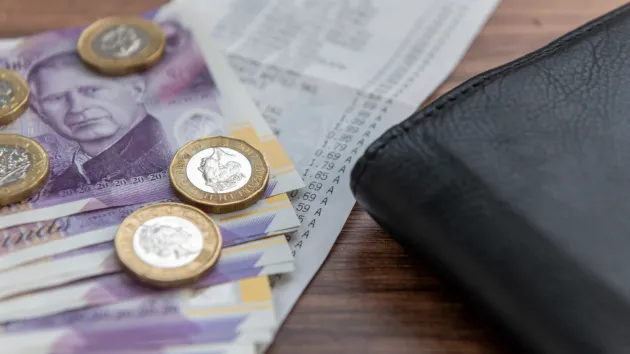 £20 notes, wallet and shopping receipt 