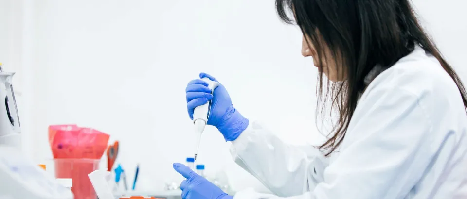 Woman working in a Lab