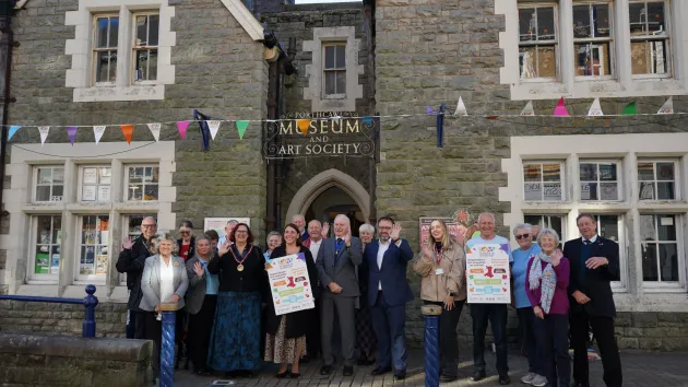 Cabinet Minister for Culture and Sport, Heledd Fychan, visited Porthcawl Museum and Historical Society