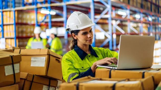 Export and logistics manager in a warehouse